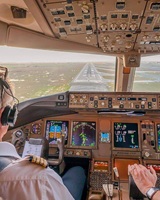 B777 cockpit